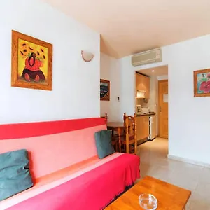 https://apartamentos-vicenta-carihuela.1costadelsol.com